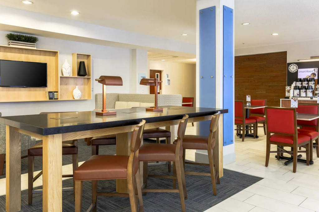 Holiday Inn Express Rochester NE- Irondequoit by IHG