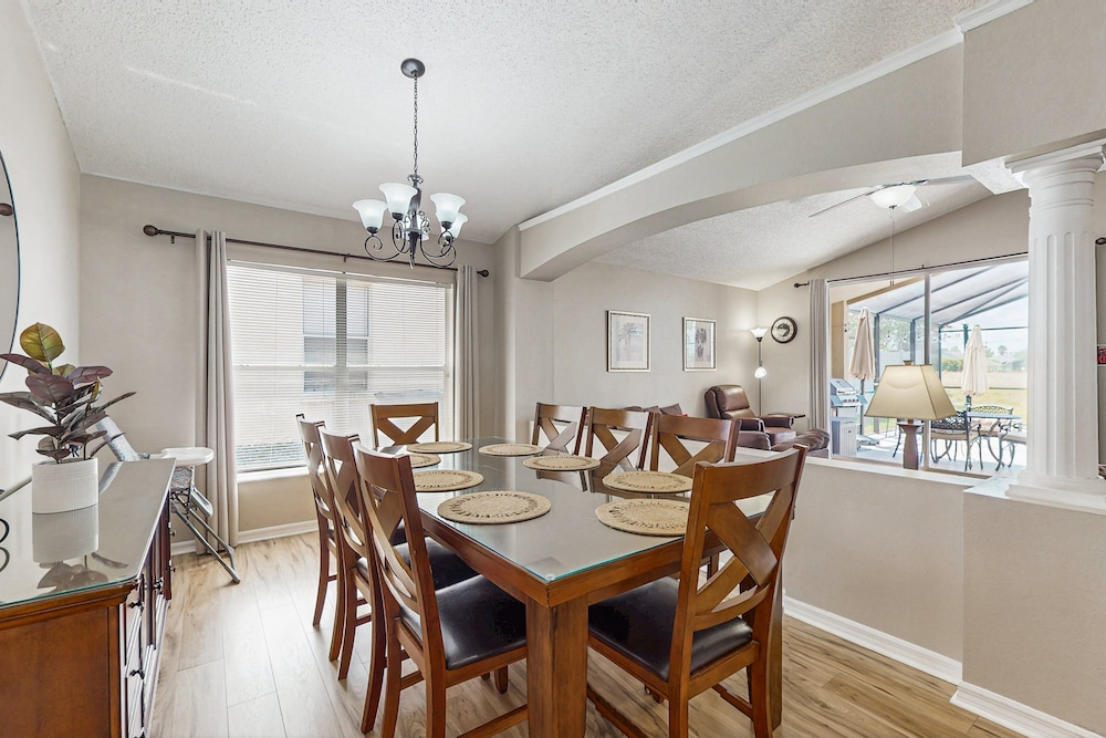 Big & Beautiful Home Close to Theme Parks W/fast Wifi, Private Patio & Pool + AC