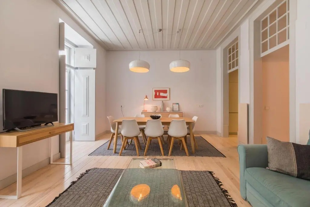 Lovelystay - Charming 3 Bedroom Wonder Downtown