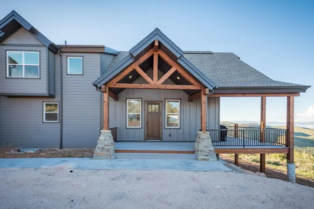 Floor to Ceiling Lake Views - Perfect Family Getaway