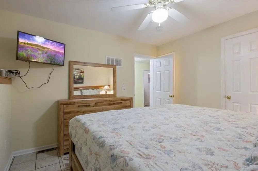 Lakefront Escape, Sunrise Views, Boat Slip & Community Dock Access
