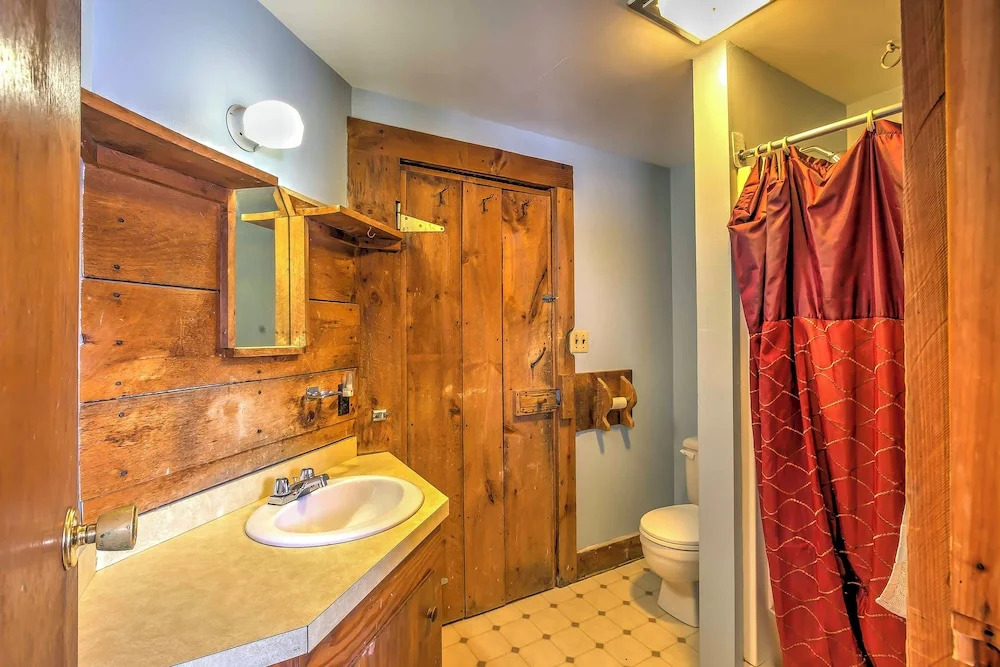 East Burke Home on Kingdom Trails: Near Ski Resort