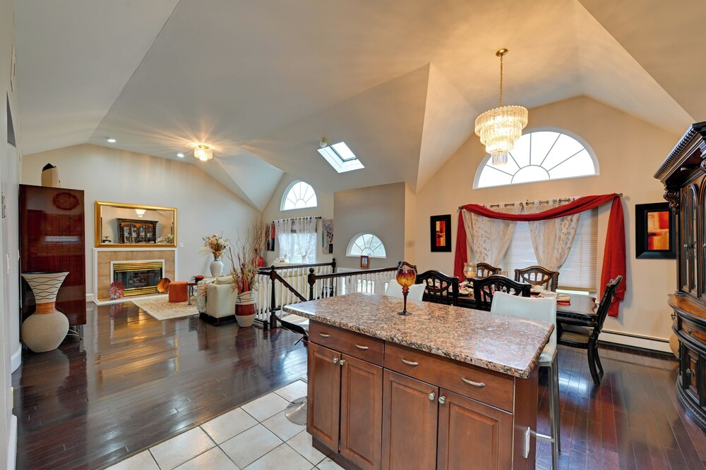 2 Mi to Dtwn Freeport! Apt w/ Deck in Baldwin