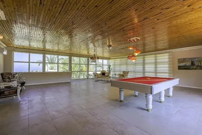 Sea View Terrace Big Villa w Pool 5 Min to Beach(Plaja 5 Dakika Mesafede Deniz Manzaralı Teraslı Havuzlu Büyük Villa)