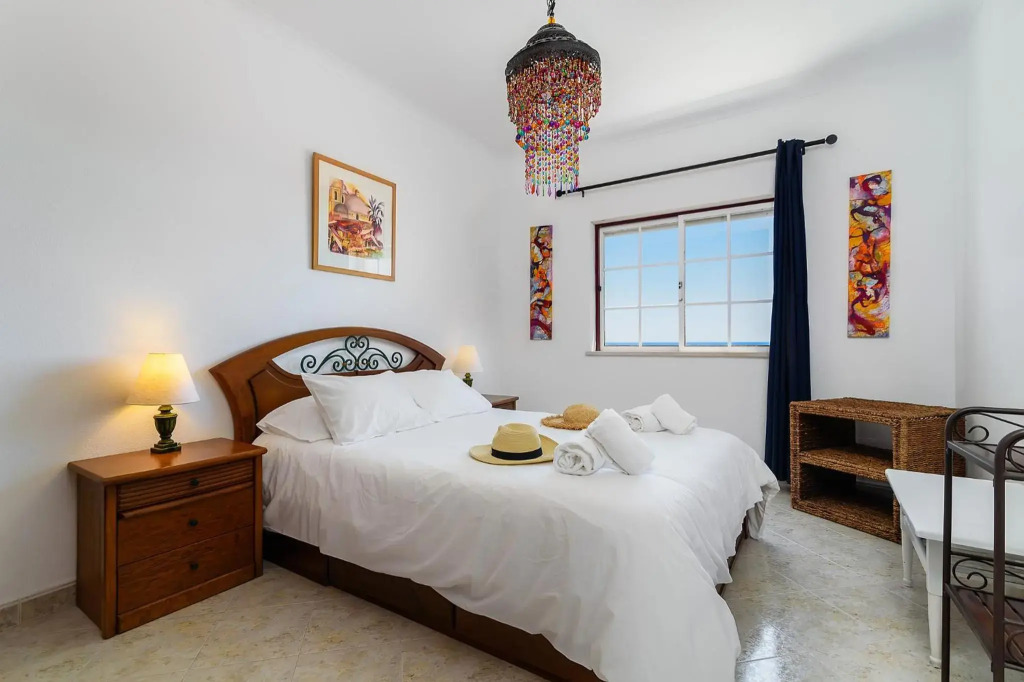 Top Floor Ocean View Apartment – Near Beach Luz