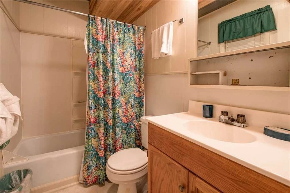 Echota 4 Bedroom Home with Hot Tub