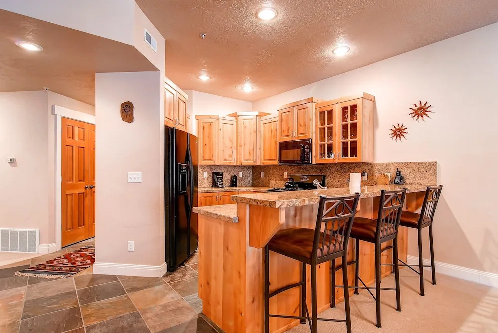 Town Pointe B303 3 Bedroom Condo by RedAwning