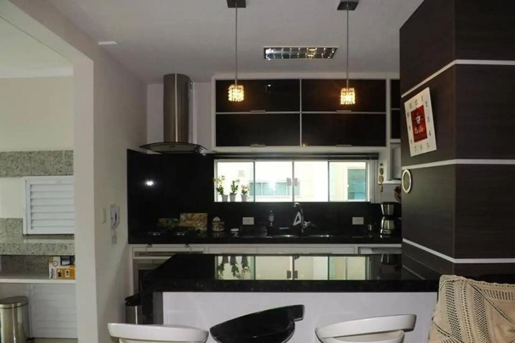 Apartamento 3 suítes próximo a praia