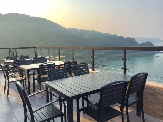 Pinhai Holiday Hotel