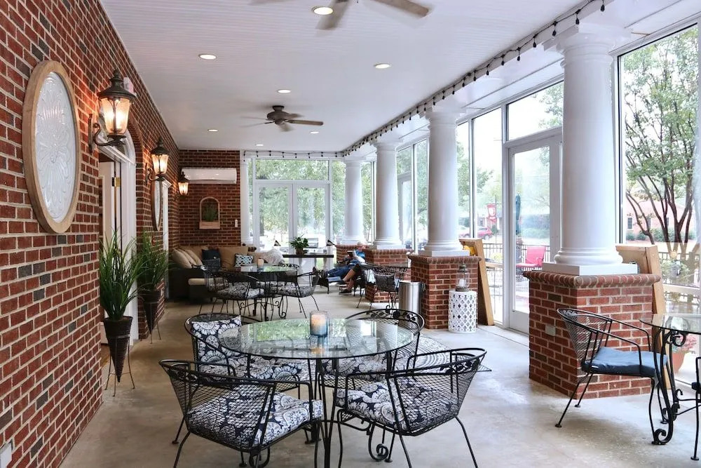 Acorn Inn
