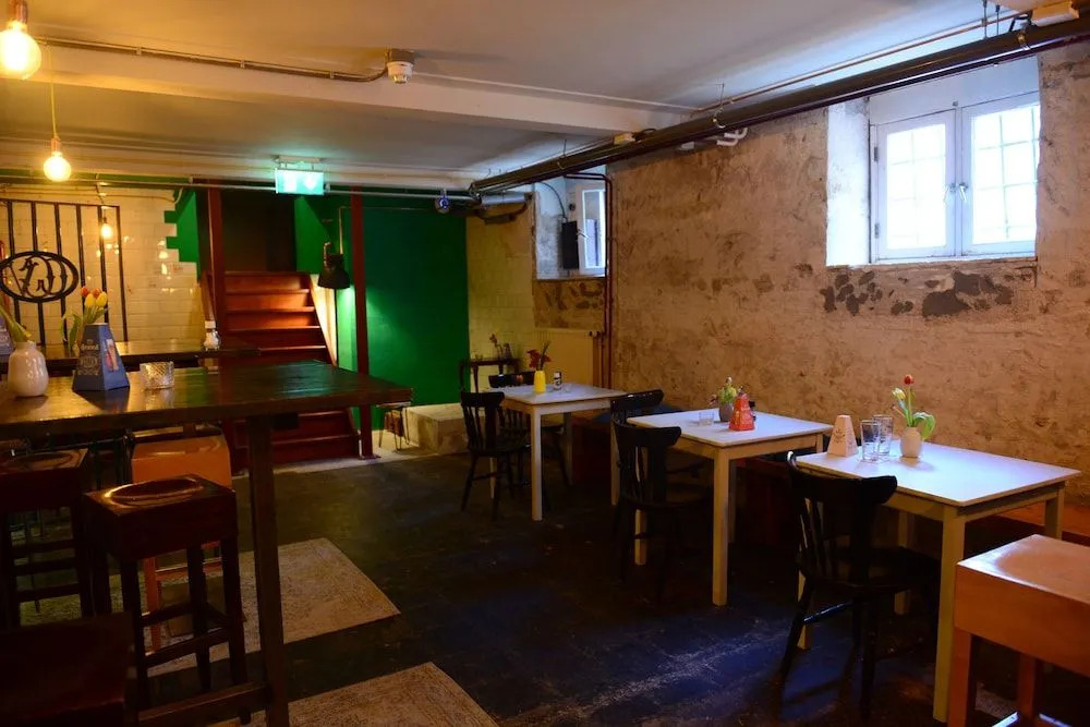 Hostel Roots