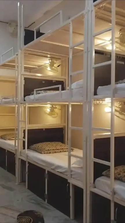 5 Star Yatri Vishram AC & Non AC Dormitory