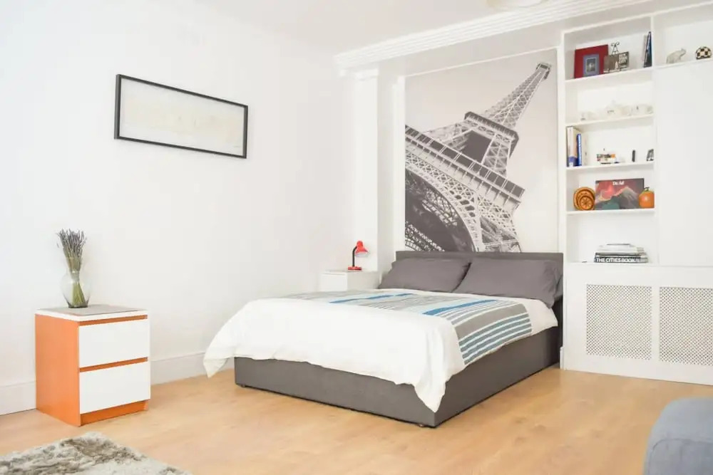 Modern Designer London Studio Flat With Patio