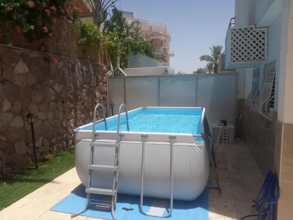 Nice Suite for 2 pers with garden swimming pool 300 meters from the beach