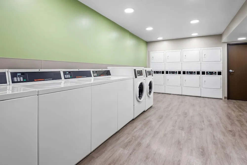 Woodspring Suites Lancaster North