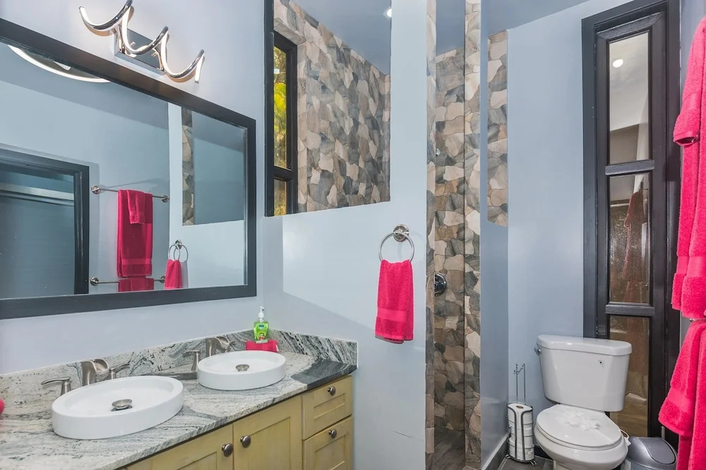 Brisa De Verano 2 Bedroom Home by RedAwning