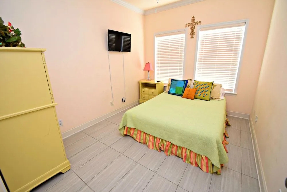 Spinnaker Pointe 1B by RedAwning