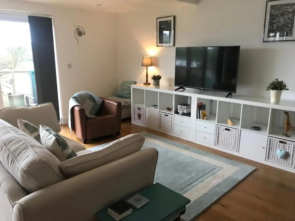 Modern apartment with stunning views, close to amenities and St Ives