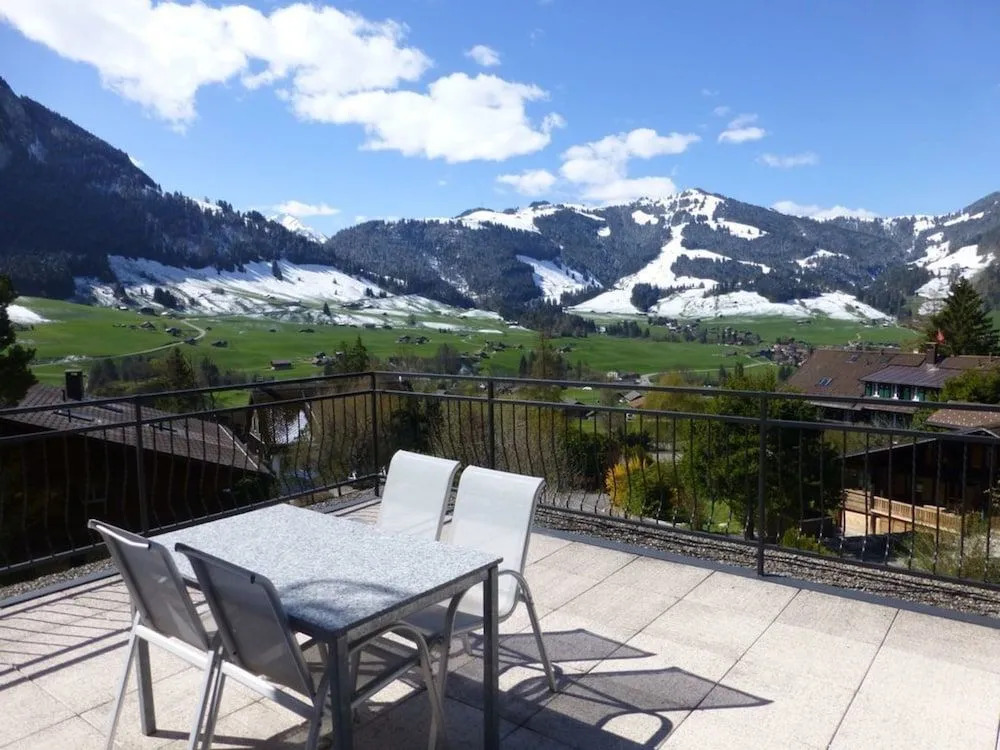 Alpine Apartment With Stunning Views