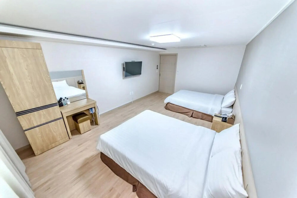 Jungmoon City Hotel & J-hill Hotel