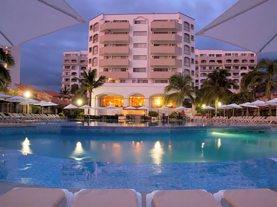 VILLA PARA 5P 4A 1M dentro del Hotel a un lado del Krystal IXTAPA Con Playa WiFi