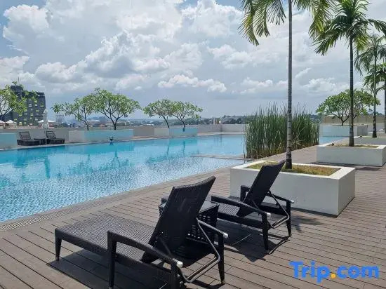 Near Ferry Terminal. COZY Studio Condo With Swimming Pool. 1120
