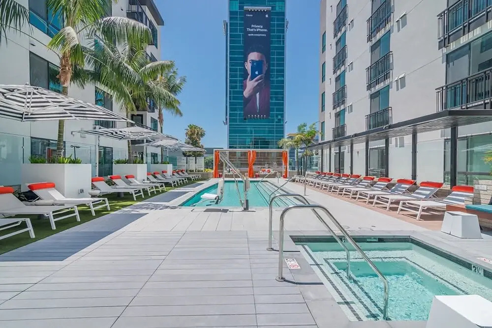 Modern Cosmopolitan APT Mid-hollywood Free Parking