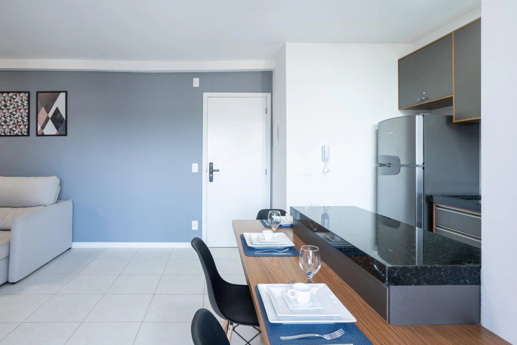 Apartamentos em Bal Piçarras 150M DA PRAIA com Sacada Wi Fi, Piscina, Portaria 24h, Playground e vaga de GARAGEM