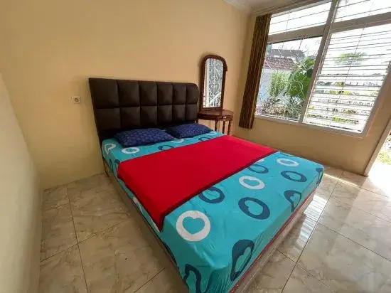 OYO LIFE 92844 Penginapan Cibodas