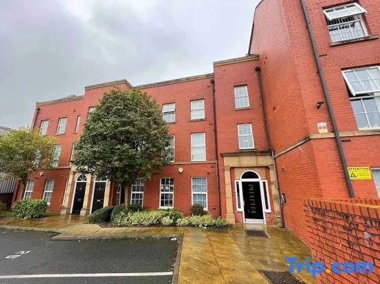 Free Parking | Families |Open plan | Contractors |