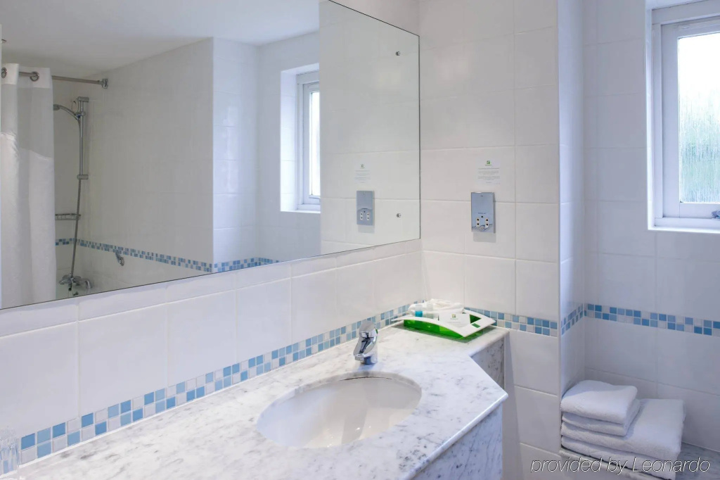Holiday Inn Farnborough by IHG
