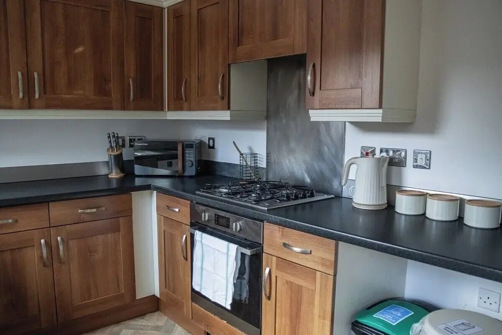 Bright 4-bed Swansea Getaway With Parking