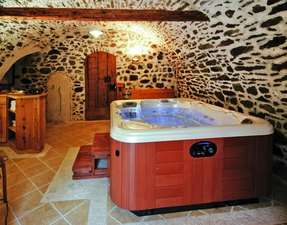 Apartment in Pellizzano Near Shopping