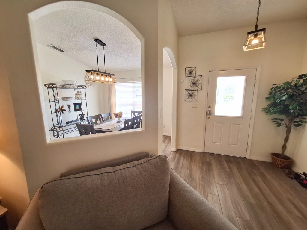 4 BED 3 BATH, OVERSIZED POOL AREA, GAMES ROOM, Clermont, US