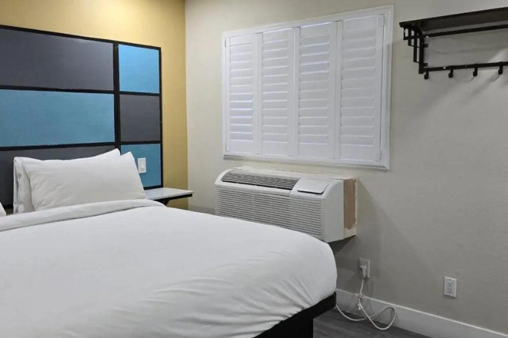 Hotel Avenida Victorville I 15