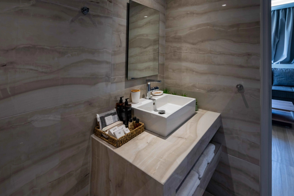 Nicolas Grand Suites, Adults Only