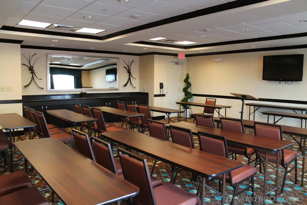 Holiday Inn Express and Suites Alpine by IHG