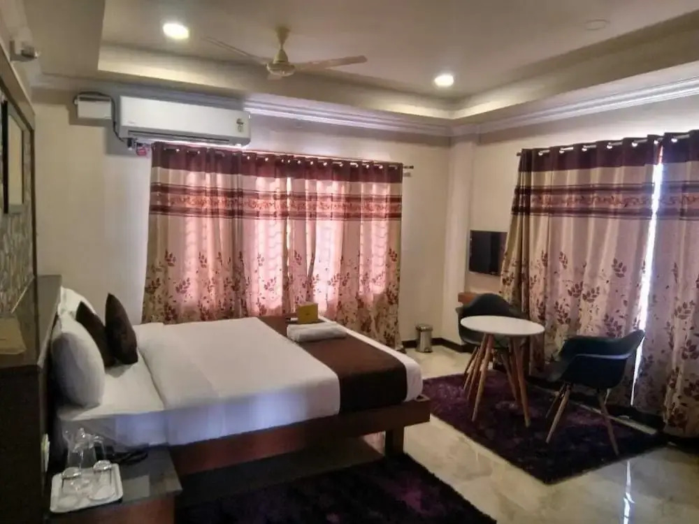 Green Valley Suites
