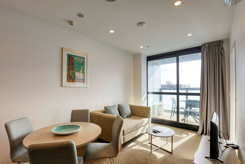 Ramada Suites By Wyndham Victoria Street West