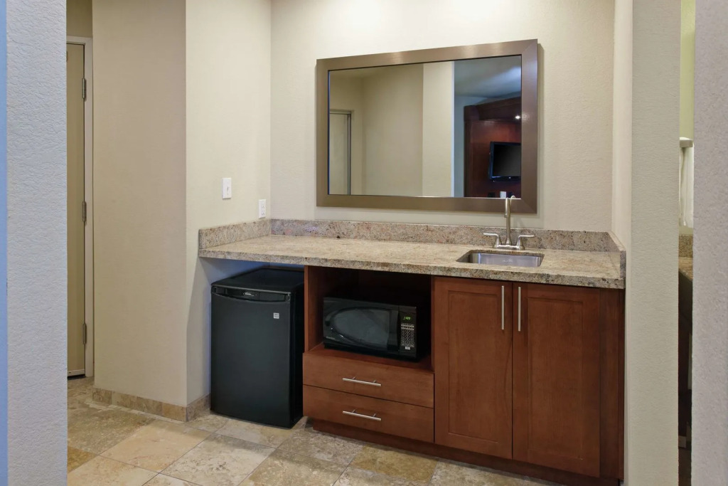 Hampton Inn and Suites Seattle - Airport / 28th Avenue