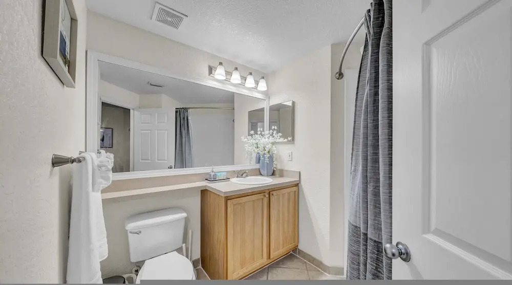 Modern 2BR 2BA Pool Gym Near Airport 9