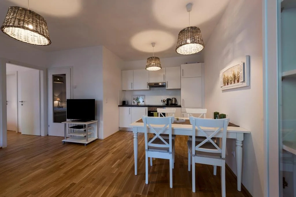 Beautiful Home - Garden Apartment