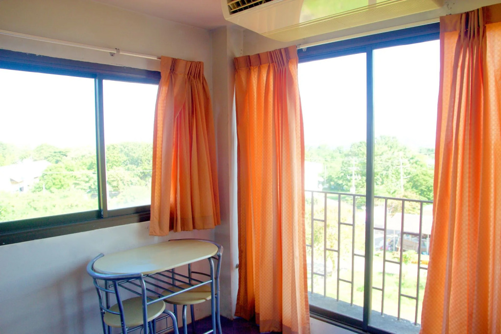 Sichang Shine Khao Resort