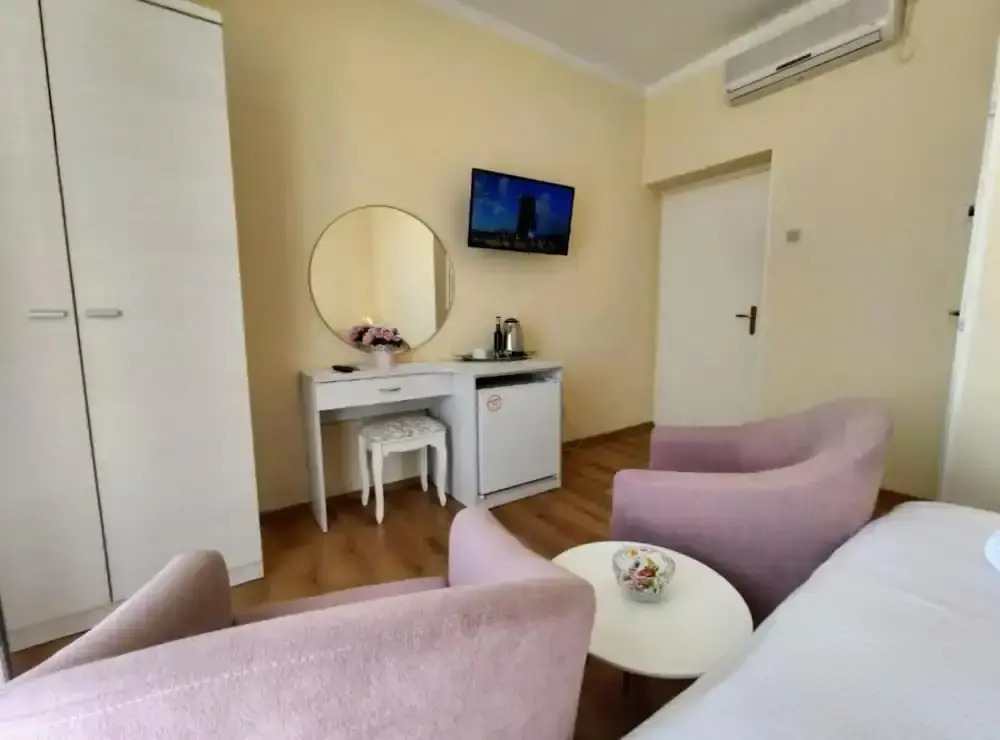 Apartments & Rooms Cakelic II