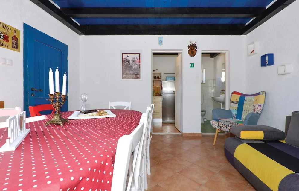 Beautiful Home in Zedno With Wifi and 4 Bedrooms