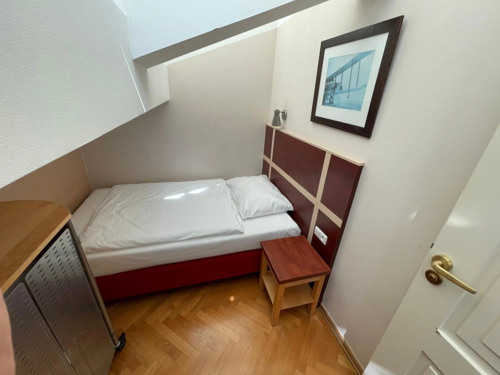 EA Hotel Julis
