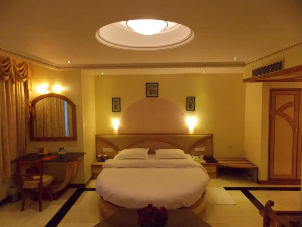 Lords Plaza, Surat