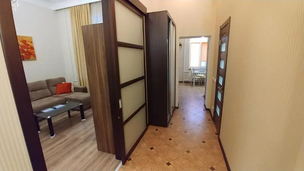 One-room. 5a Baseina str. Near Kreshchatik. Centre