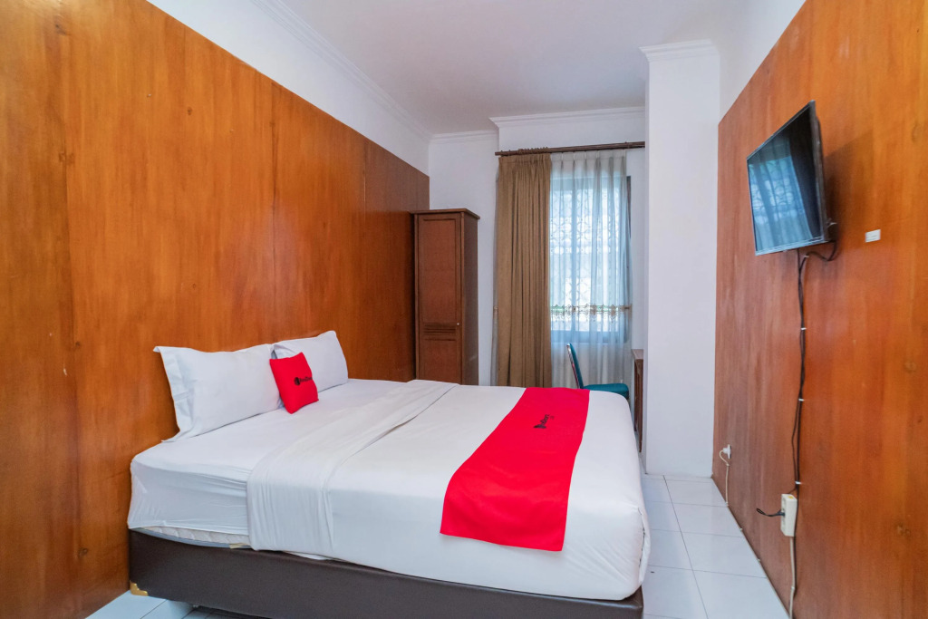 RedDoorz Plus at Hotel Surya Solo