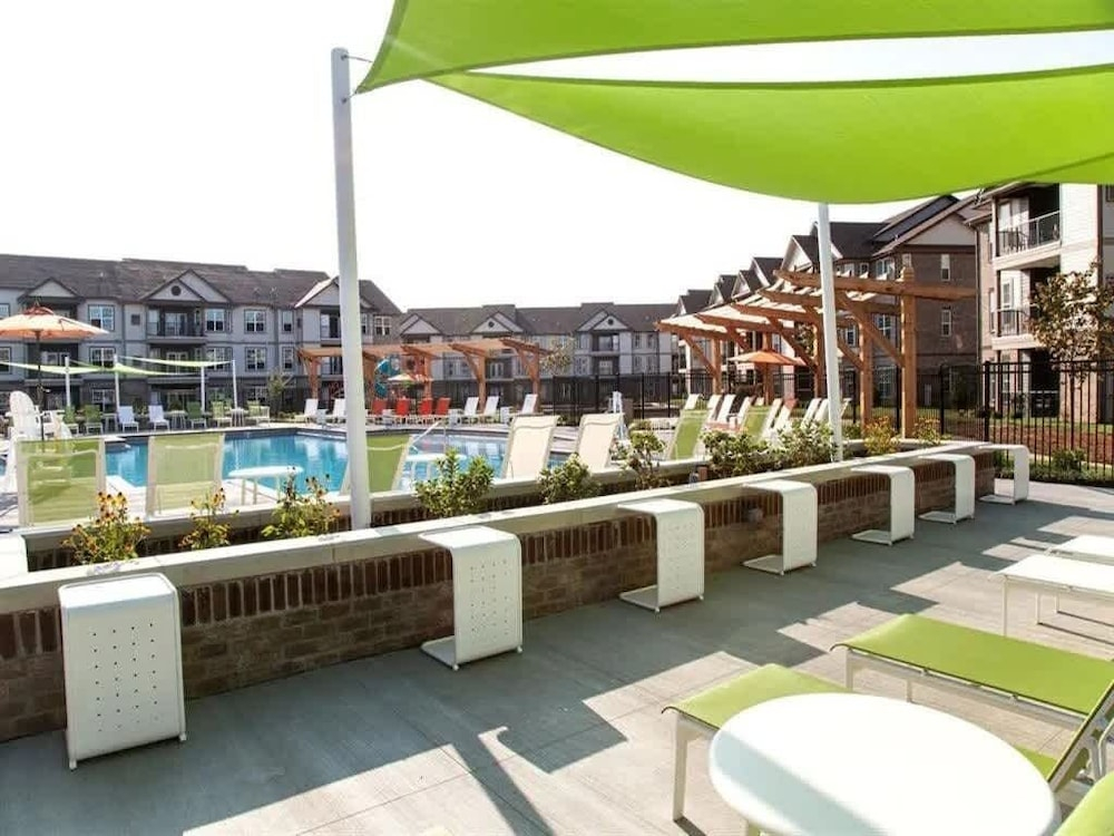 Boulevard Stays - Hurstbourne